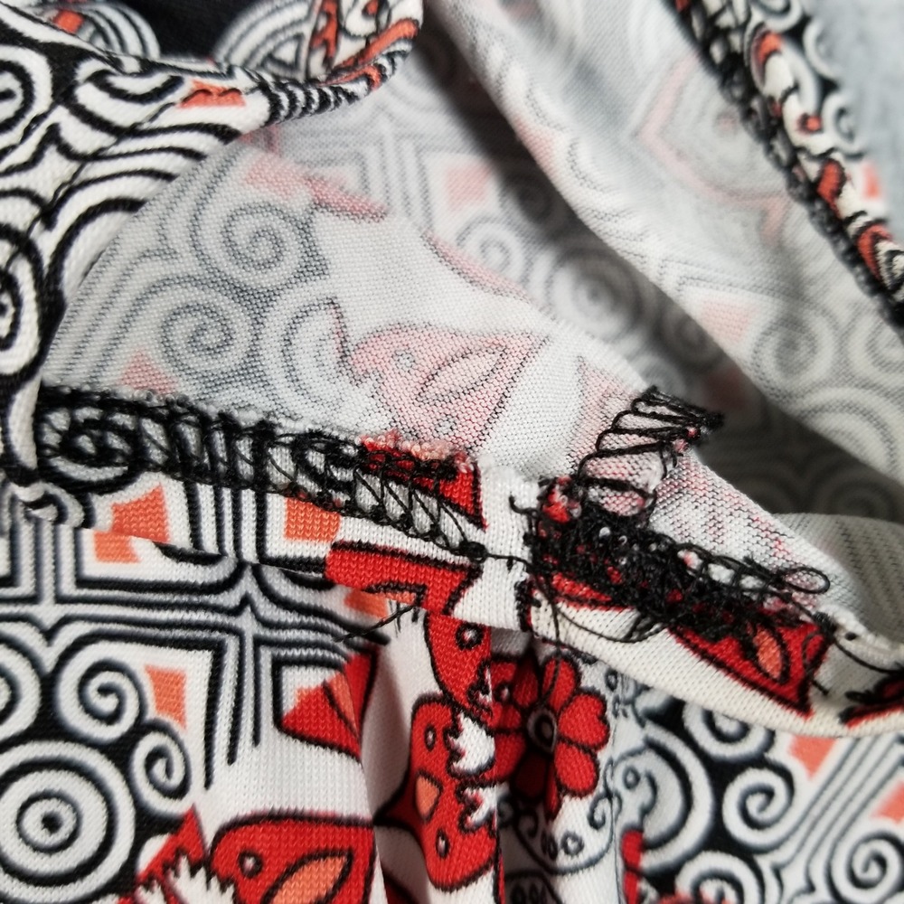 American City Wear Blouse Womens Medium Red Black Floral Tie Neck Sleeveless Top - Picture 9 of 9